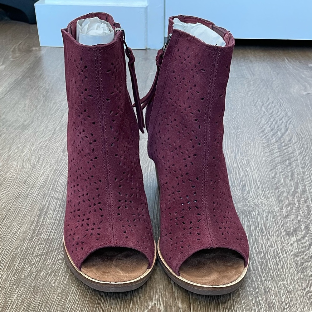 Toms suede burgundy open toed boot heels